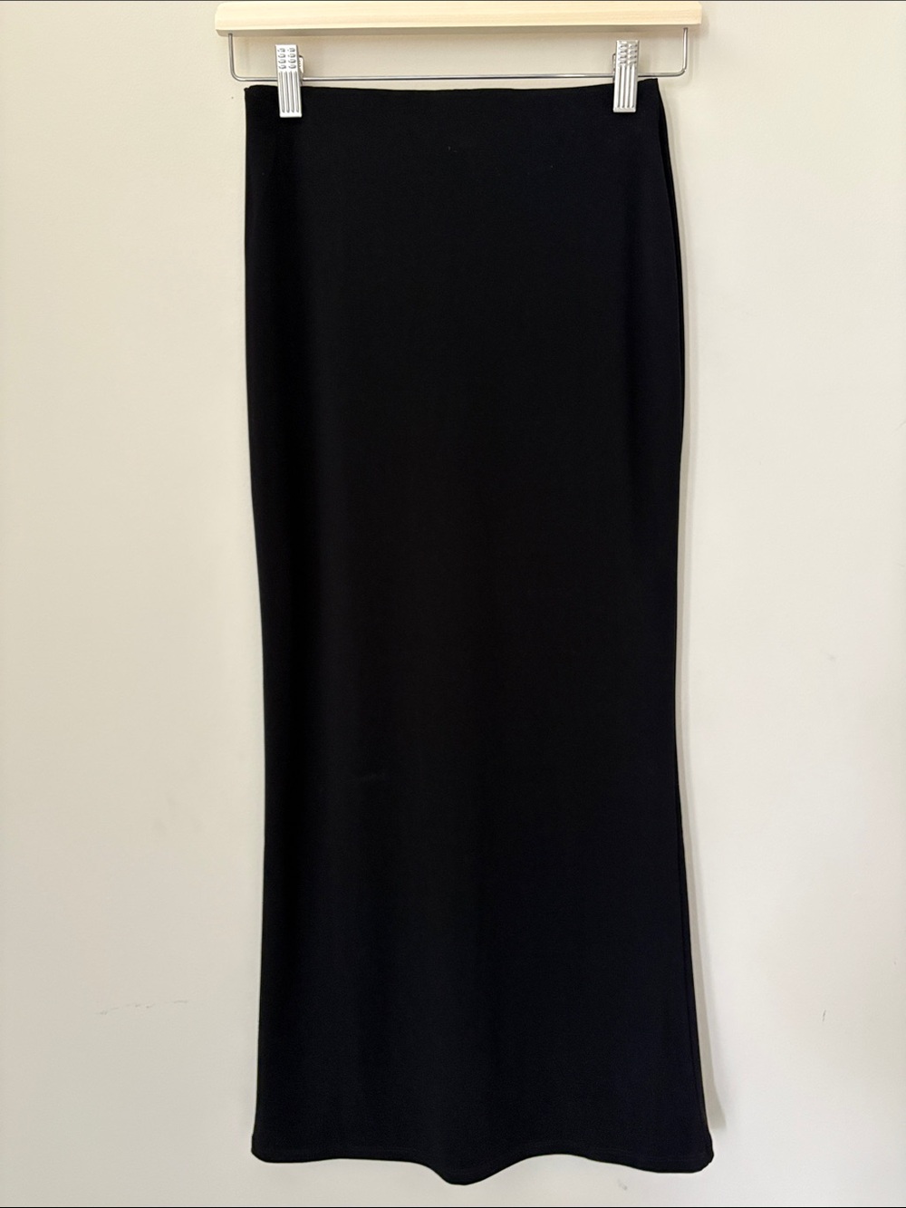 Aritzia formulate stretchy maxi skirt. Black